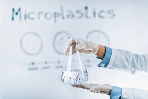 Researchers cook up a new way to remove microplastics from water